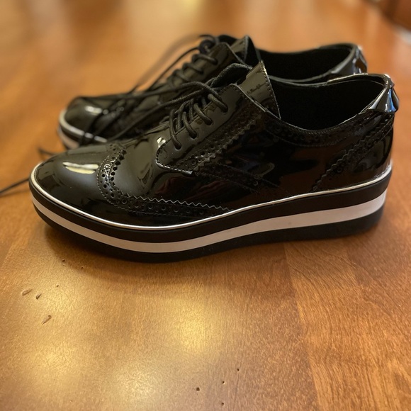 Black Leather Sneakers
Whishbone - Picture 4 of 6